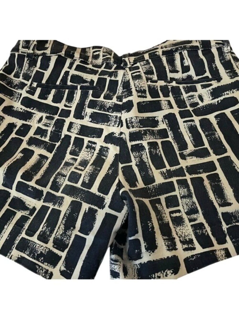 The LIMITED Women's Navy Blue White Geometric Tailored Shorts Pockets Size 10 - Picture 8 of 14